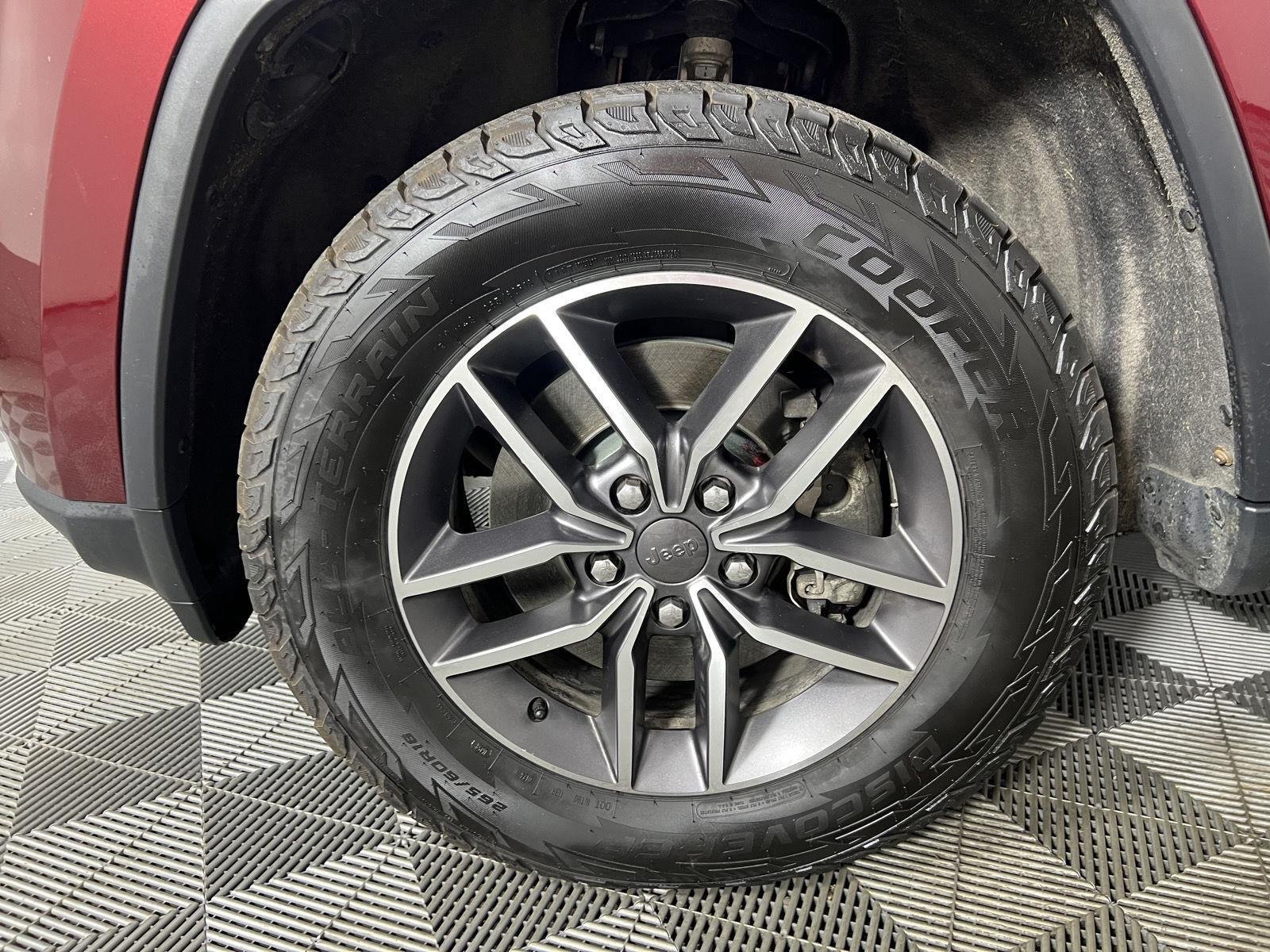 Used 2022 Velvet Red Pearlcoat Jeep Limited image 27