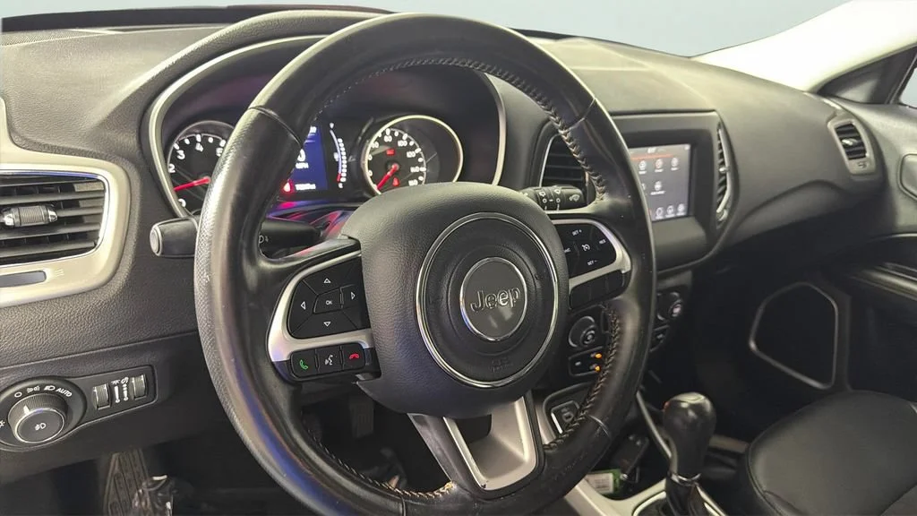 Used 2020 Silver Jeep Latitude FWD image 21