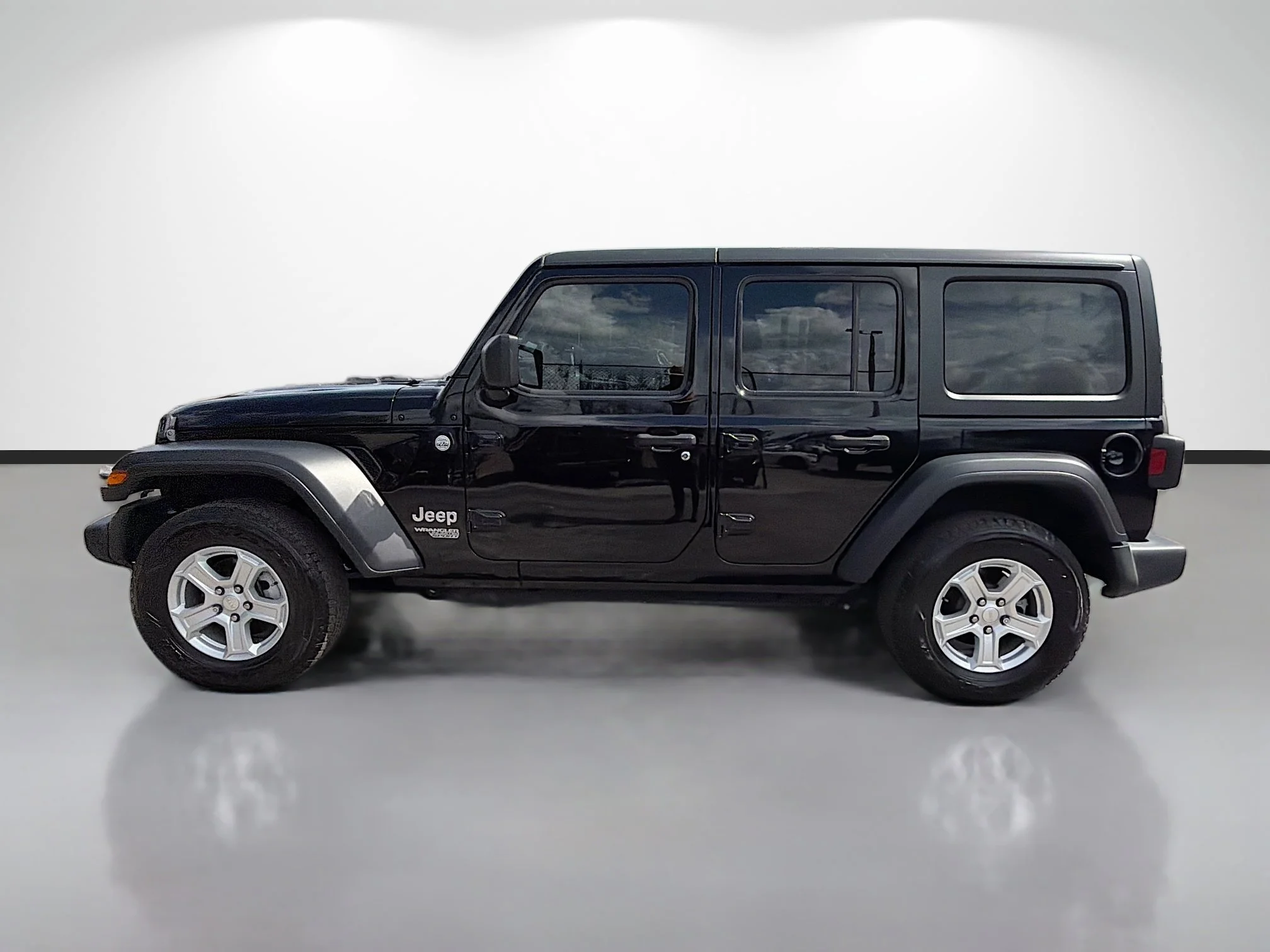 Used 2019 Black Clearcoat Jeep Sport S image 6