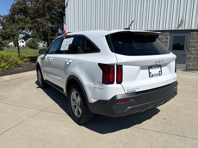 Used 2023 White Kia LX image 9
