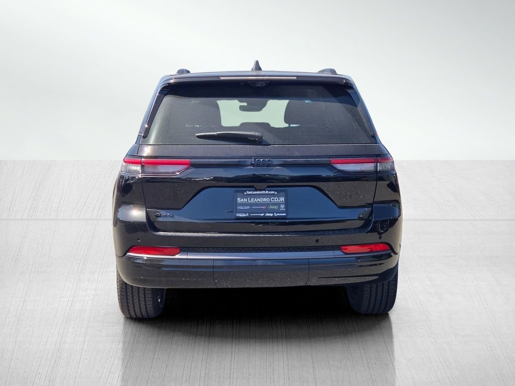 New 2026 Diamond Black Crystal Pearl-Coat Exterior Paint Jeep Limited Reserve image 4
