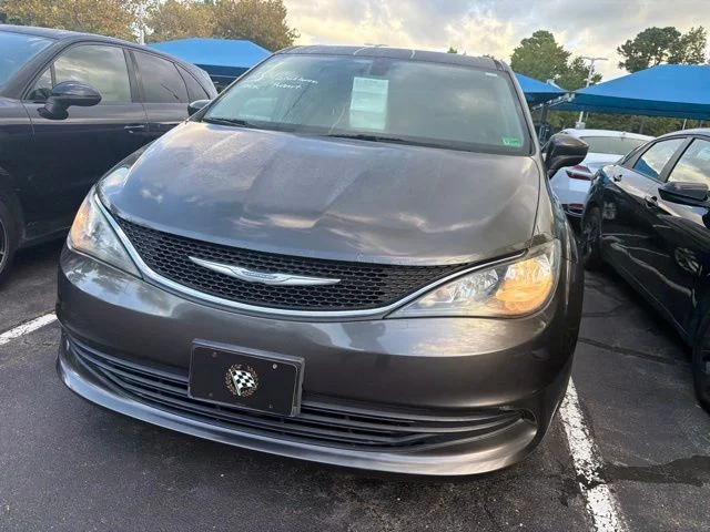 Used 2017 Crystal Metallic Chrysler Touring image 4