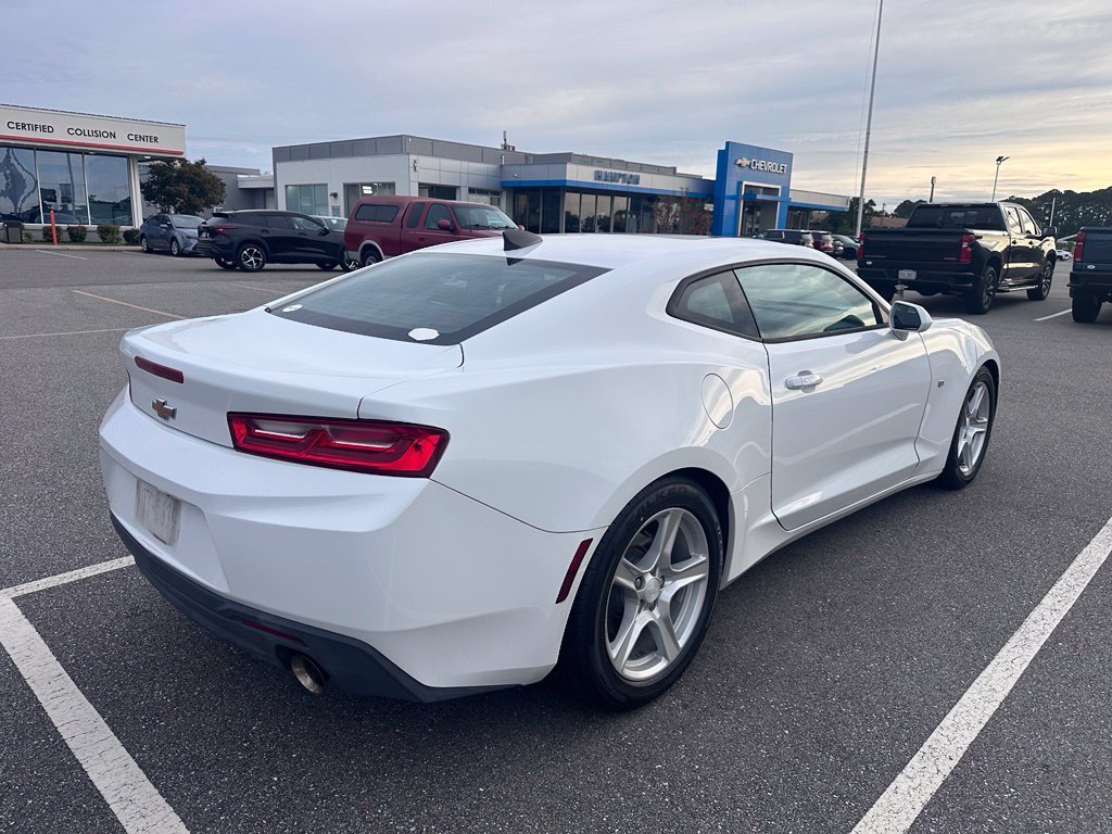Used 2018 White Chevrolet 1LT image 4