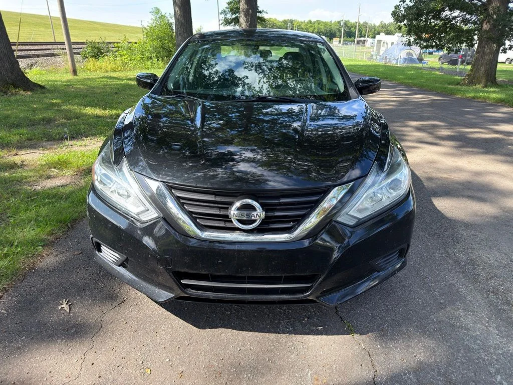 Used 2016 Black Nissan 2.5 S image 12