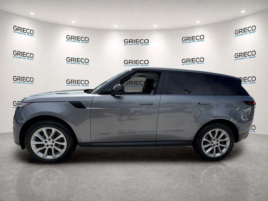 Used 2024  Land Rover SE image 4