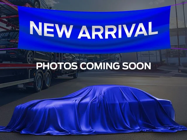 Used 2022 Black Ford SE image 2