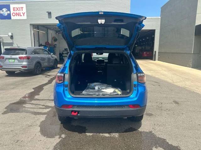 New 2026 Hydro Blue Pearl-Coat Exterior Paint Jeep Trailhawk image 24