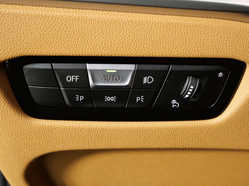 Used 2026 Skyscraper Grey Metallic BMW 330i xDrive image 39