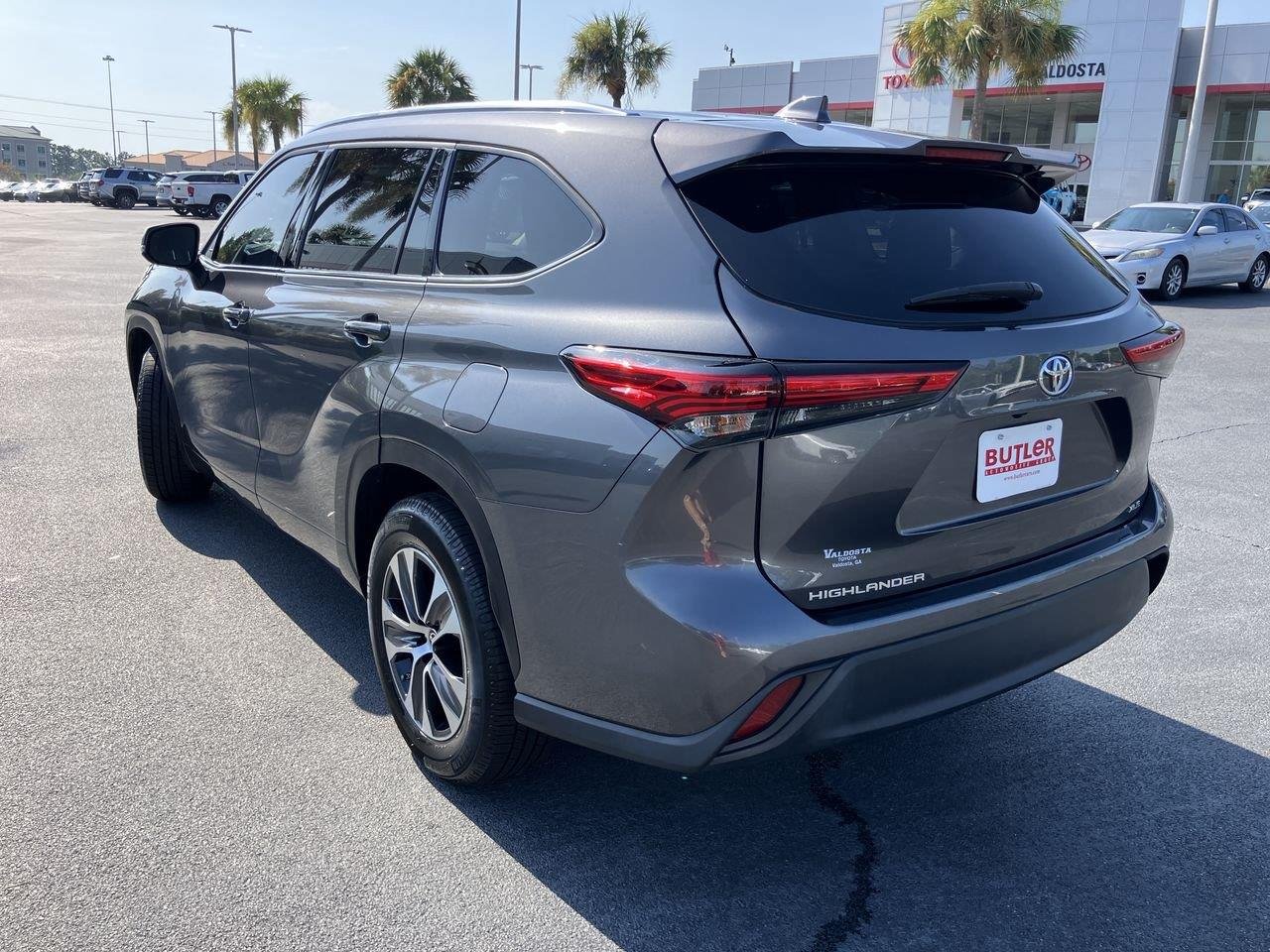 Used 2021 Gray (Magnetic Gray Metallic) Toyota XLE image 3