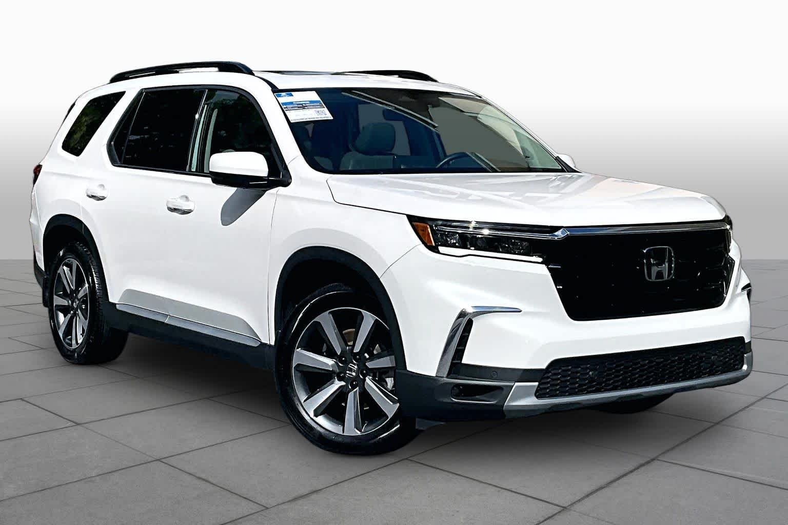 Used 2025 Platinum White Pearl Honda Touring image 3