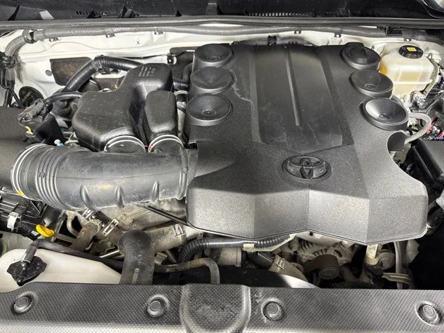 Used 2018 Super White Toyota SR5 Premium image 9