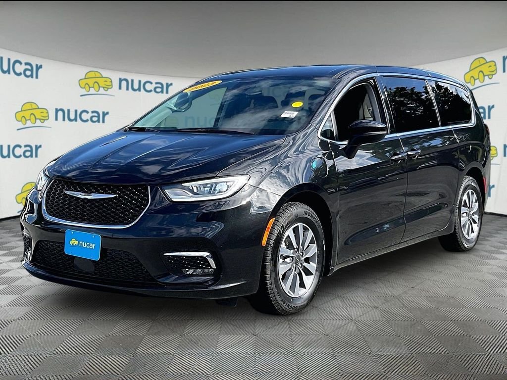 Used 2023 Black Chrysler Touring L image 3