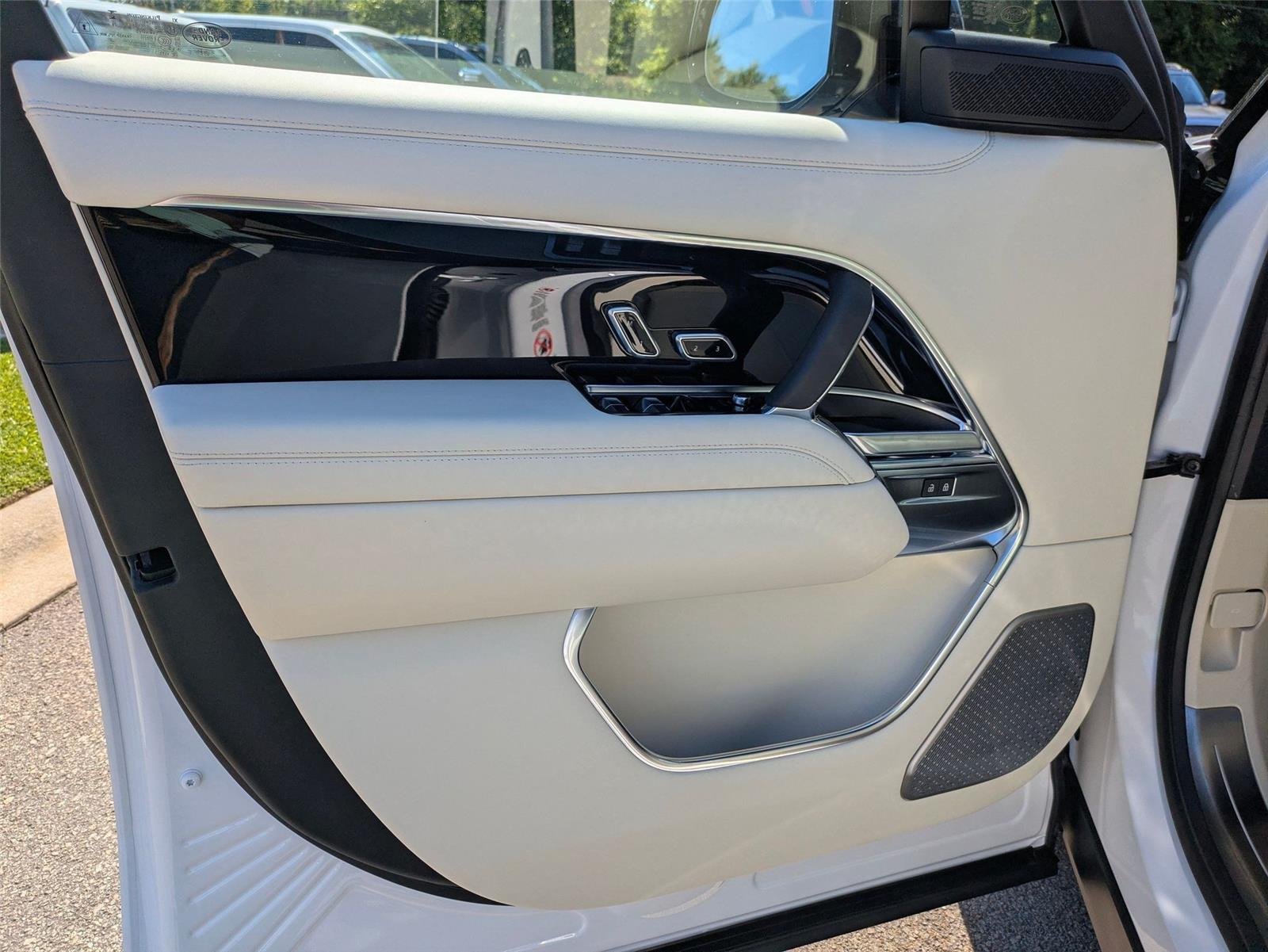 New 2026 Ostuni Pearl White Land Rover Autobiography image 11