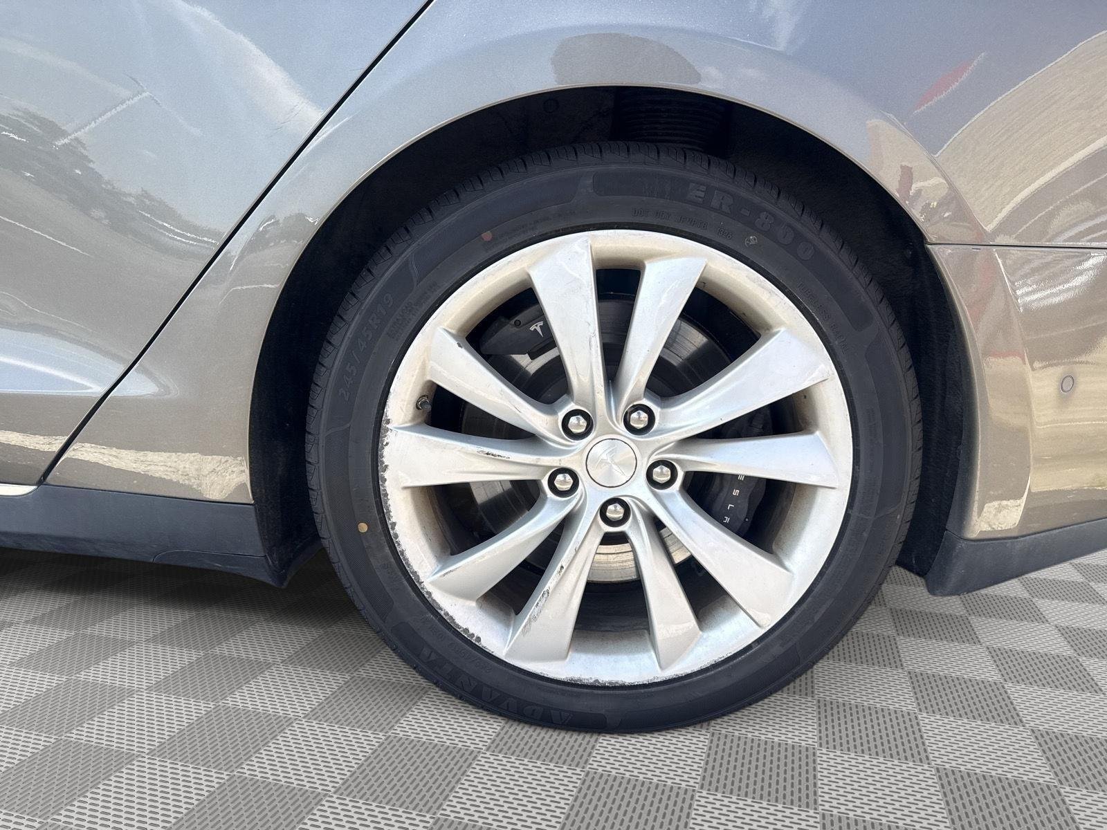 Used 2016 Titanium Metallic Tesla 90D image 14