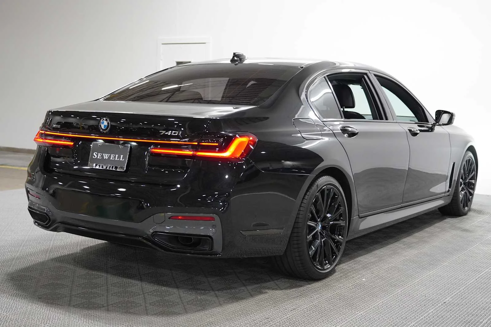 Used 2020 Black Sapphire Metallic BMW 740i xDrive image 4