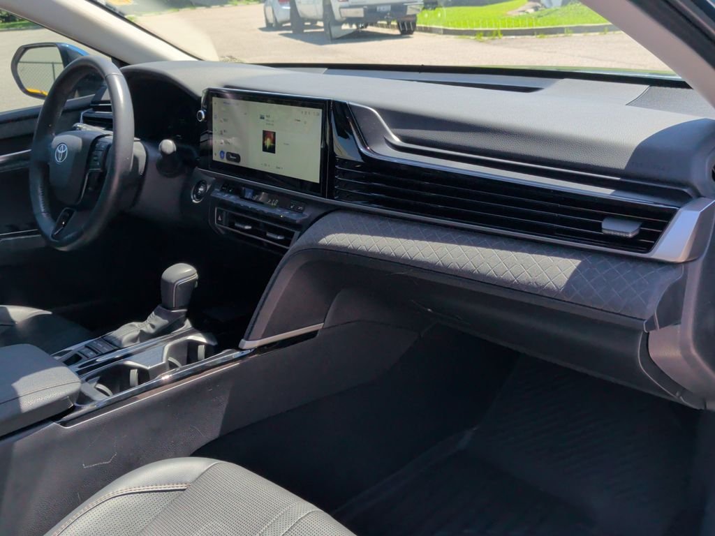 Certified Used 2025  Toyota XLE image 29
