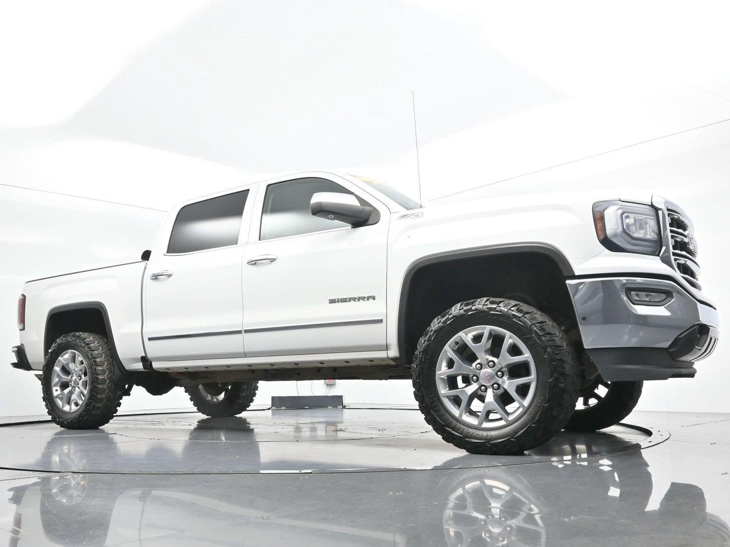 Used 2018 Summit White GMC SLT image 38