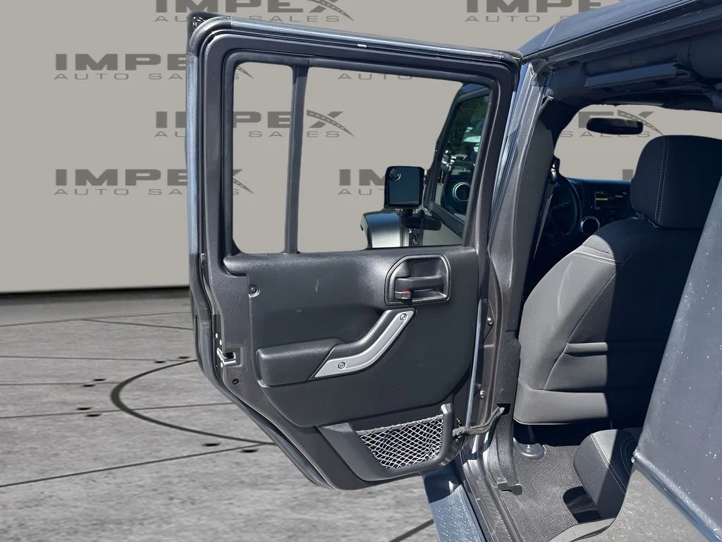Used 2017 Gray Jeep Unlimited Sahara image 27