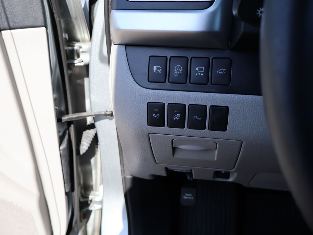 Used 2018 Silver Toyota Limited Platinum image 31