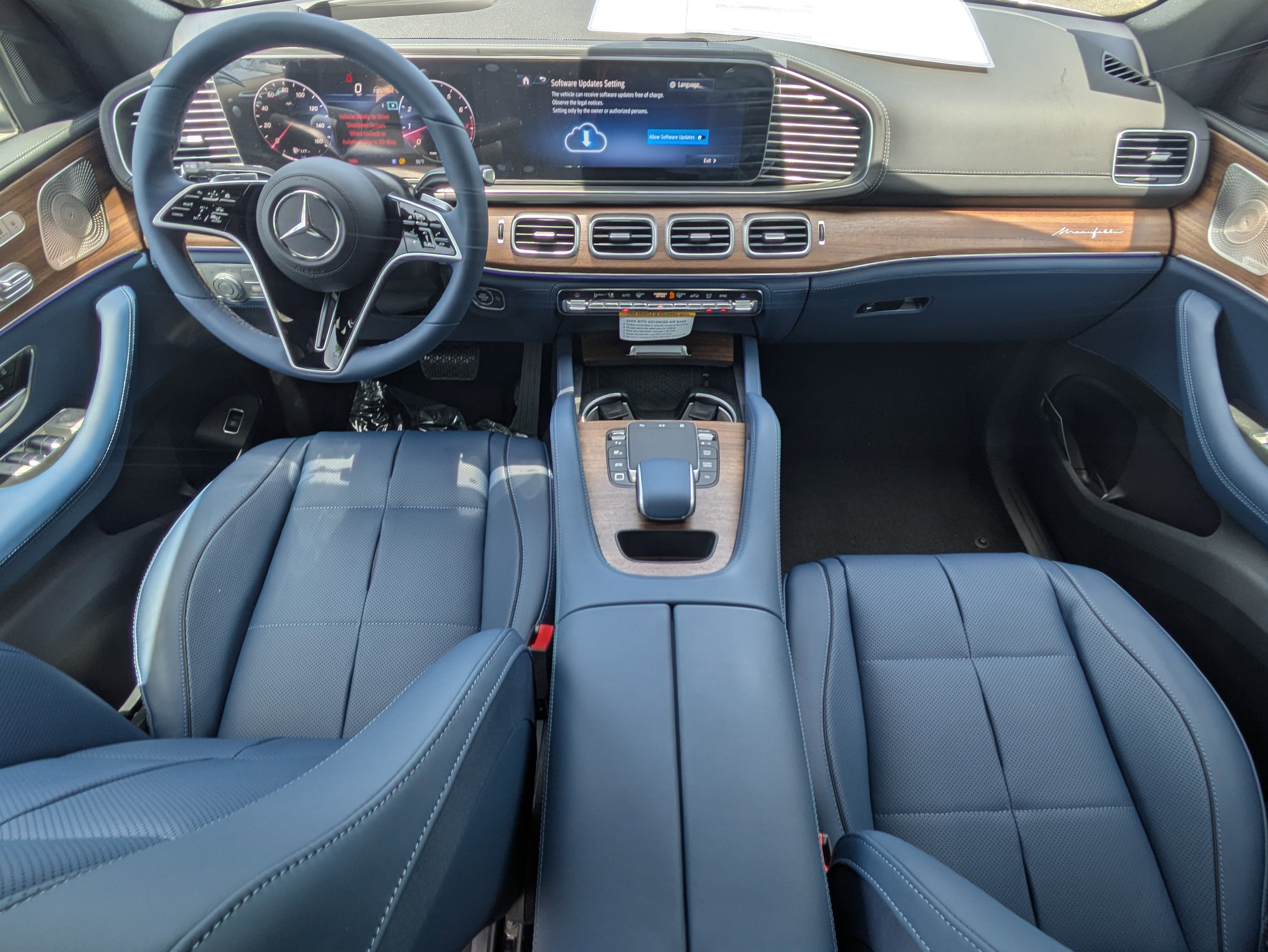 New 2026 MANUFAKTUR Cote d'Azur Light Blue Metallic Mercedes-Benz GLE 350 image 40