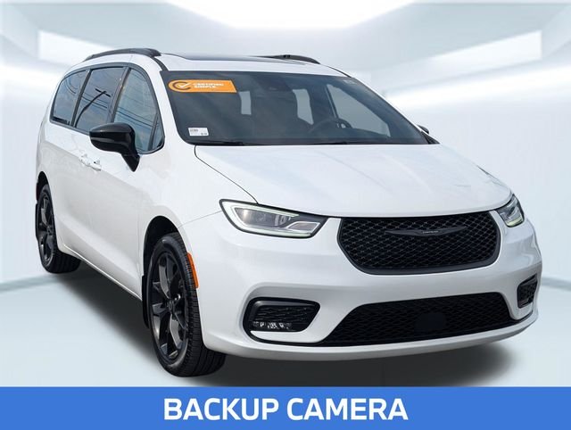 Used 2025 White Chrysler Limited image 8