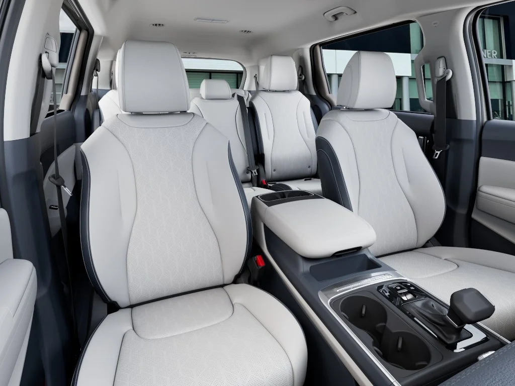 New 2026 Ivory Silver Kia EX image 15
