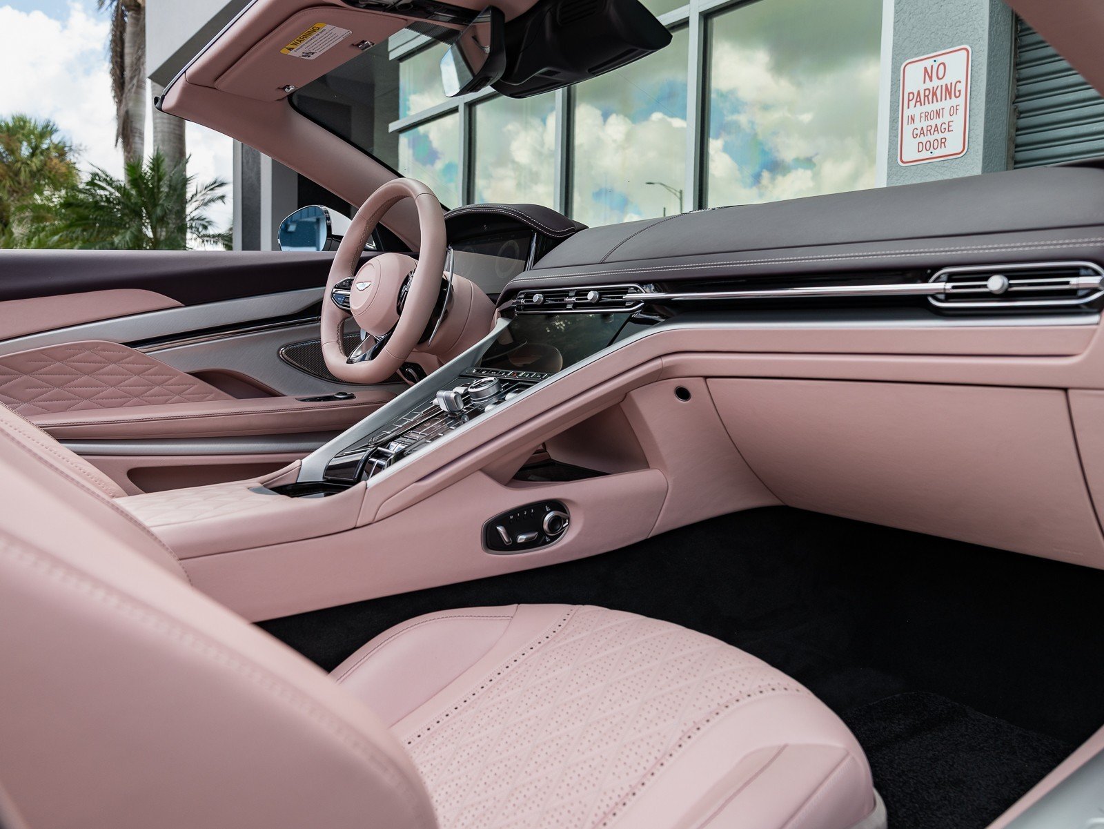 2025 Aston Martin DB12 photo 2