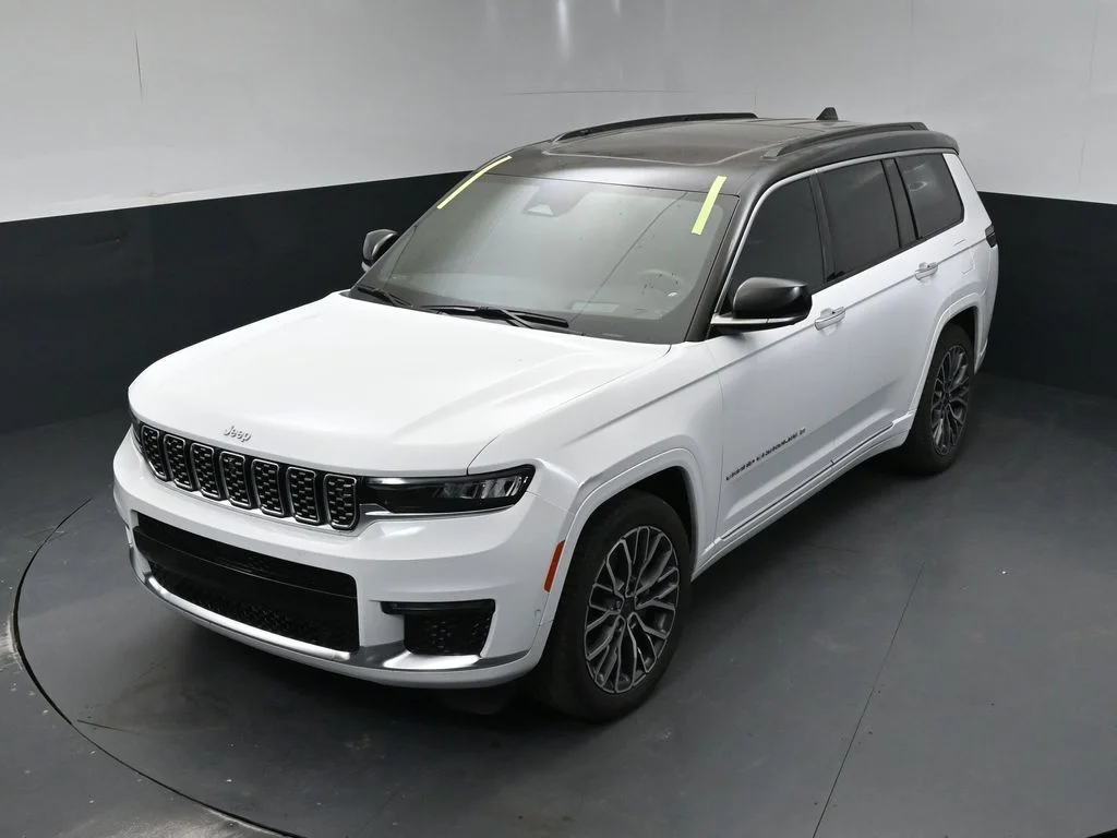 Used 2024 White Jeep Summit image 14