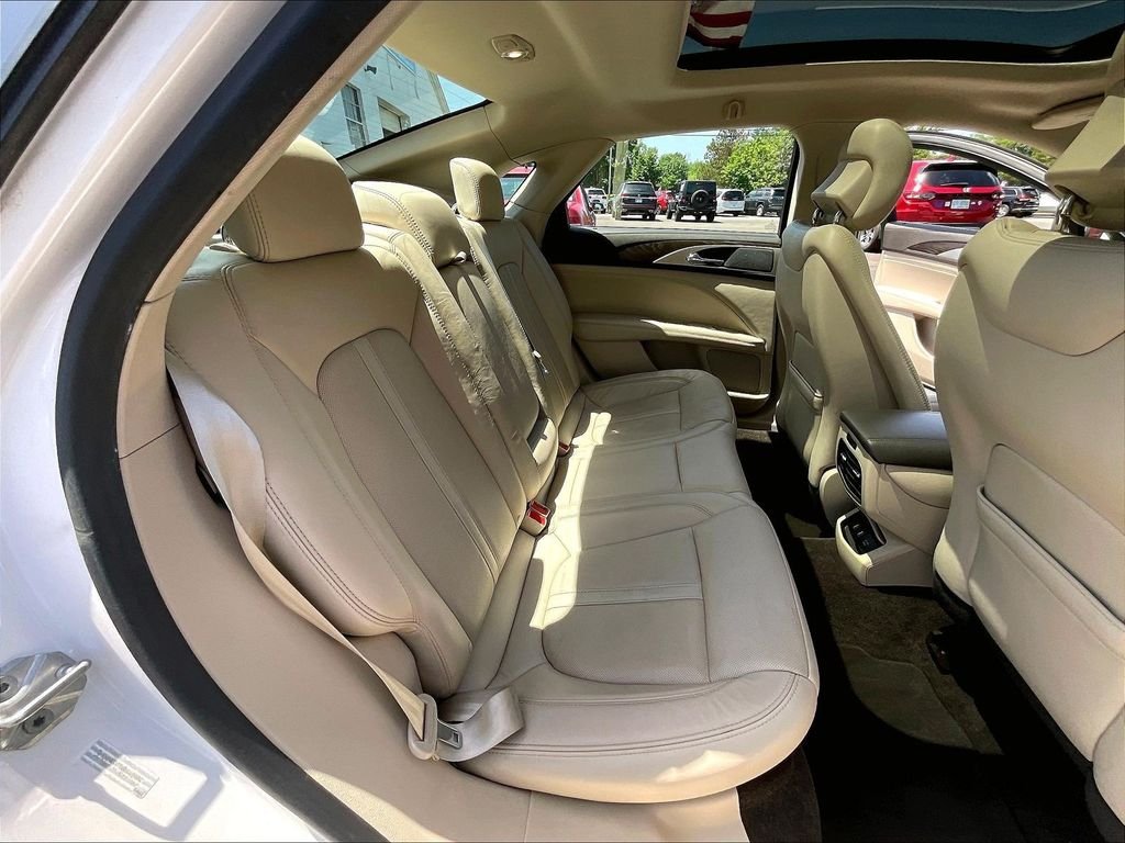 Used 2017 White Lincoln Reserve image 19