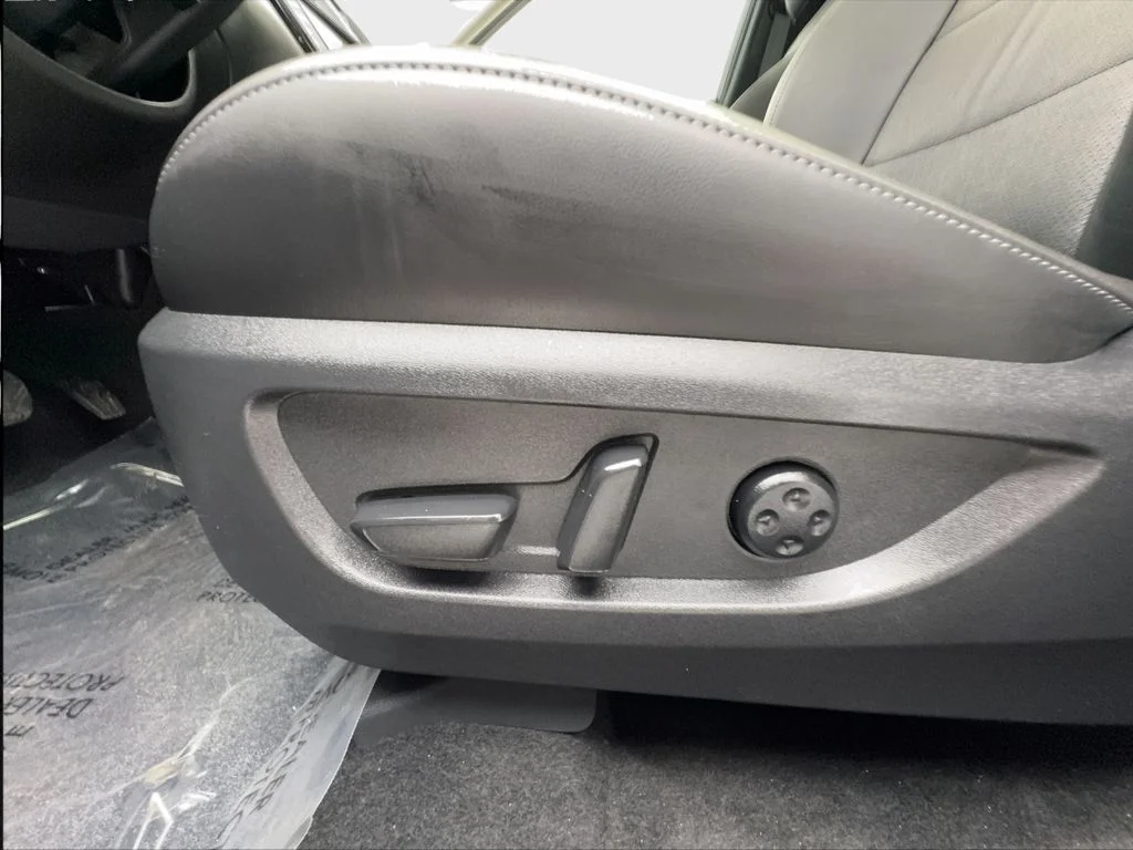 Used 2025 Gray INFINITI LUXE image 23