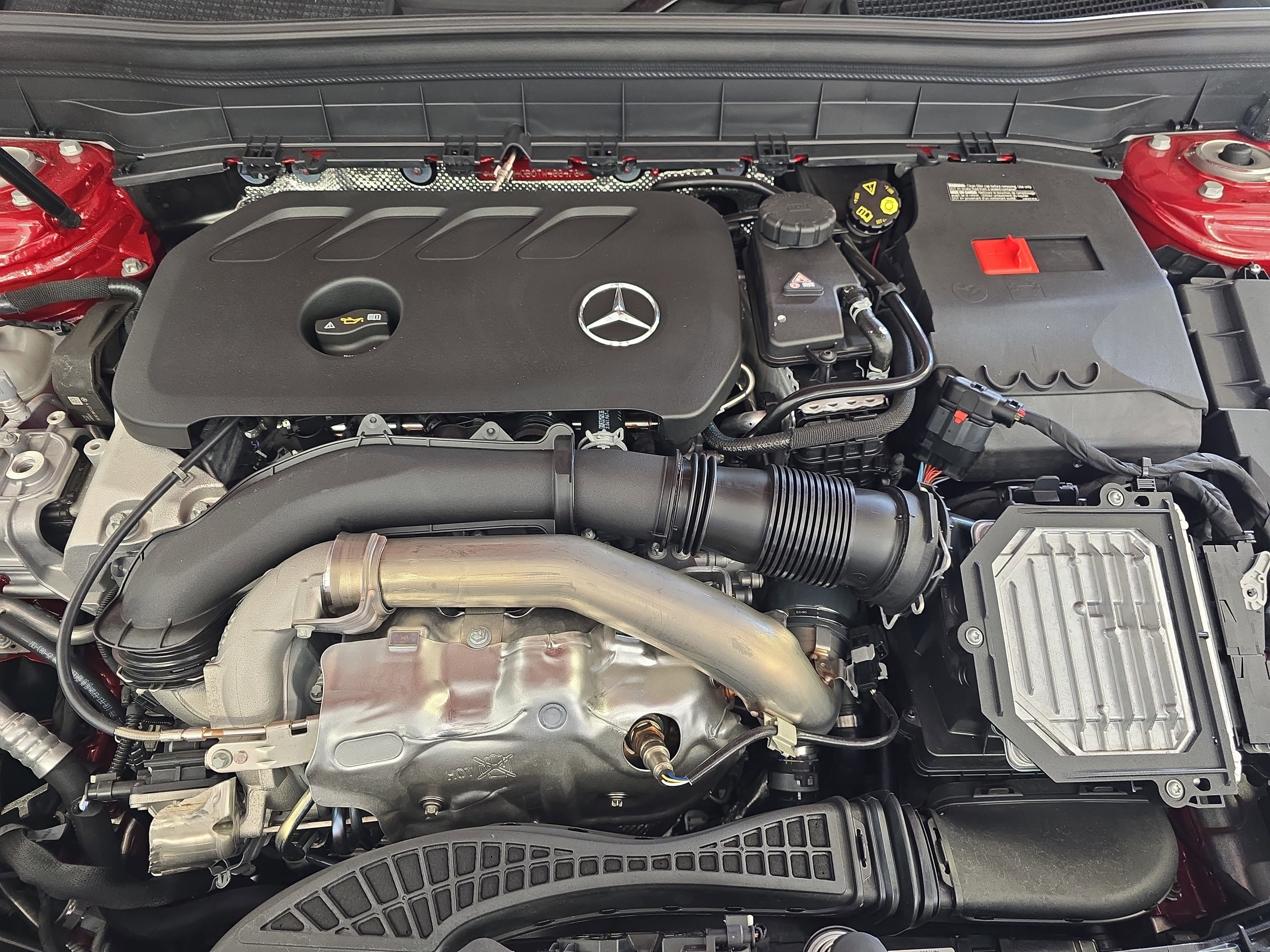 New 2026 MANUFAKTUR Patagonia Red Metallic Mercedes-Benz GLB250 image 31
