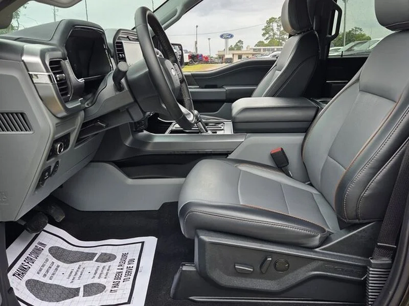 Used 2025 Agate Black Metallic Ford LARIAT image 6