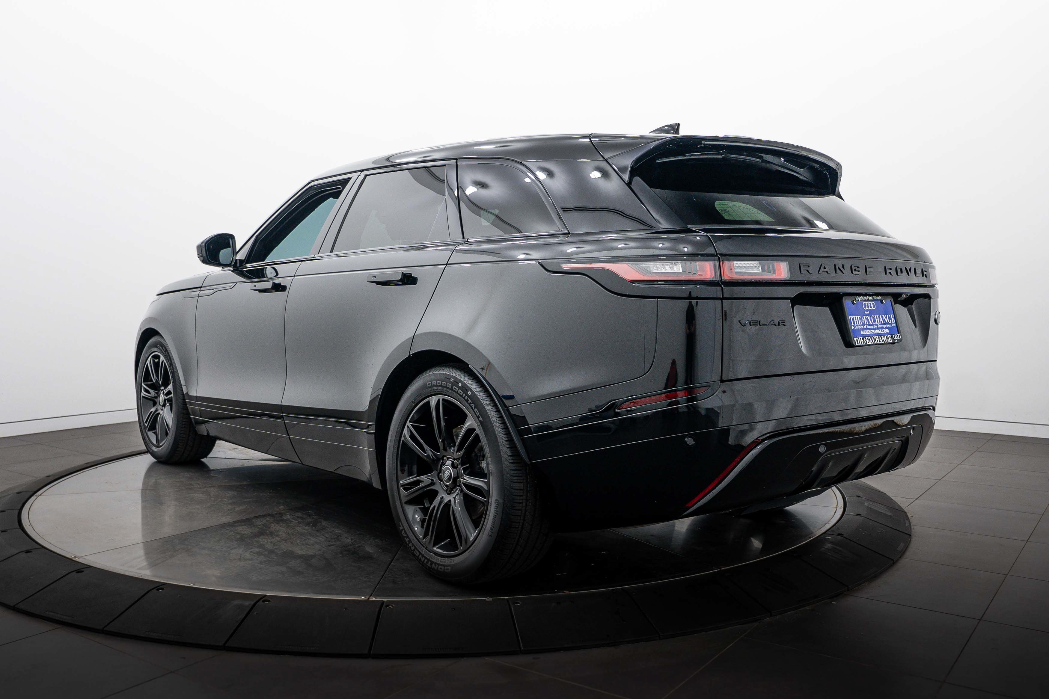 Used 2023 Santorini Black Metallic Land Rover R-Dynamic S image 5