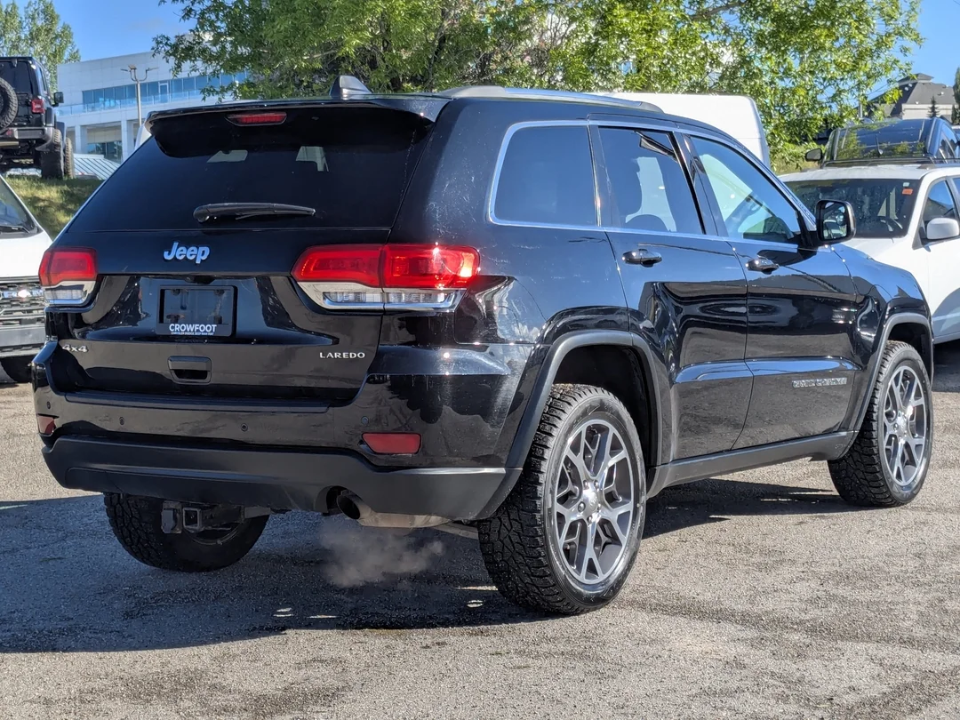 Used 2018 Black Jeep Laredo - - 4x4 - 3.6L Pentastar V6 - Quadra-Trac I 4x4 - Keyless Go - ParkView & ParkSense & More! image 8