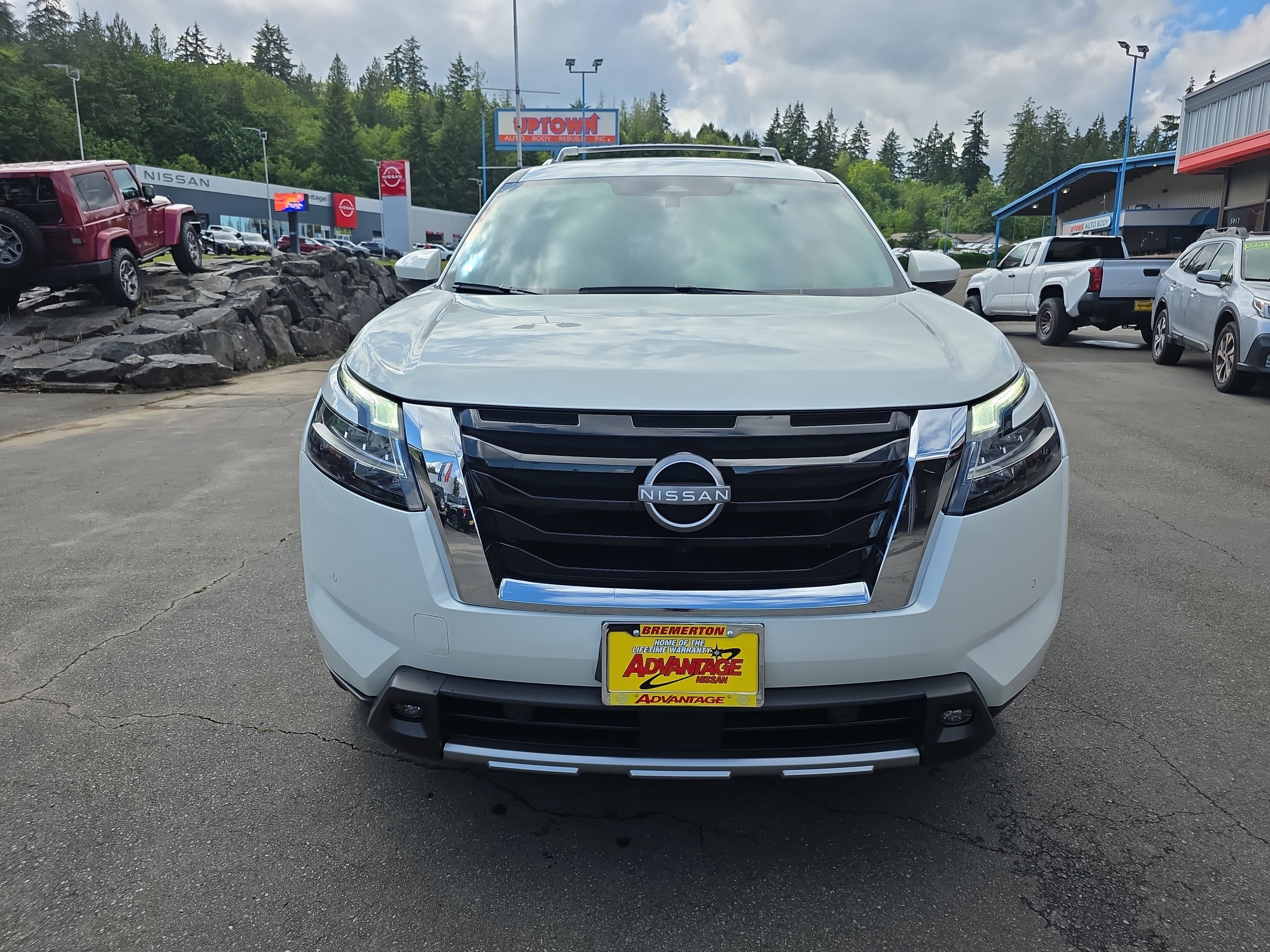 Certified Used 2023 Pearl White Tricoat Nissan Platinum image 9