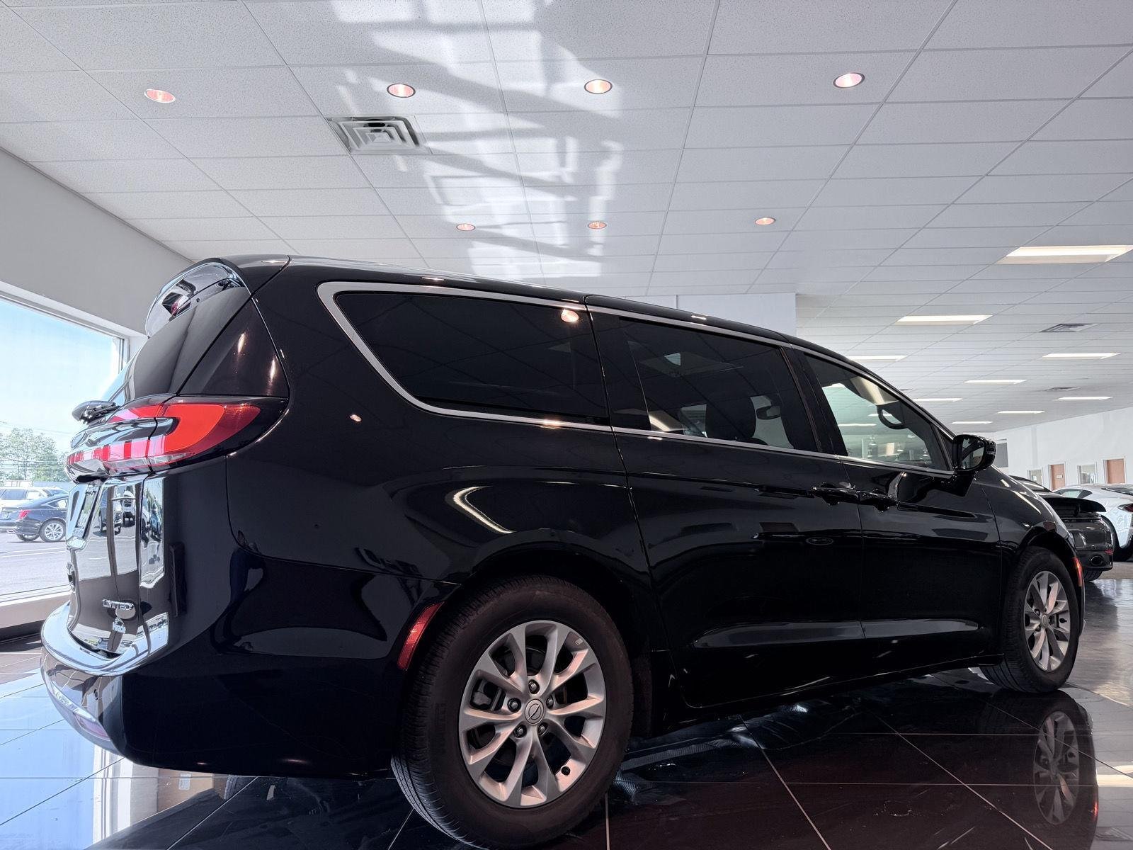 Used 2026 Diamond Black Crystal Pearlcoat Chrysler Limited image 6