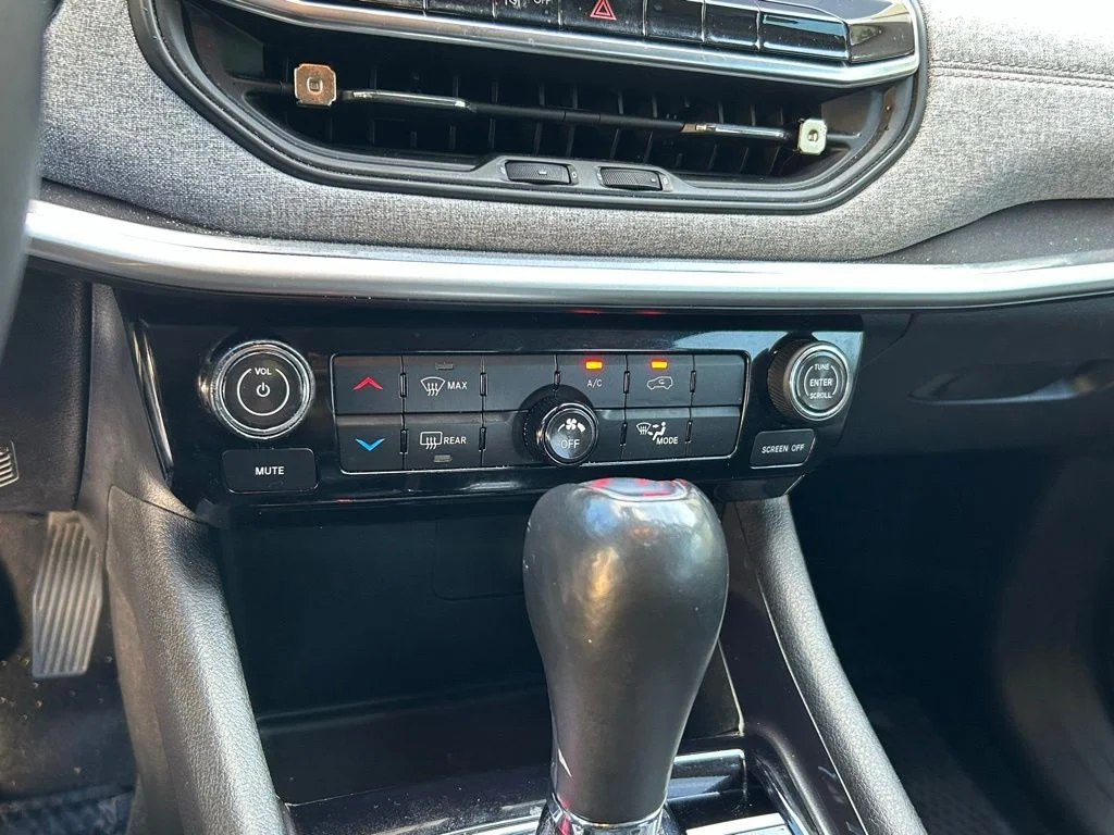Certified Used 2022 White Jeep Latitude Lux image 24