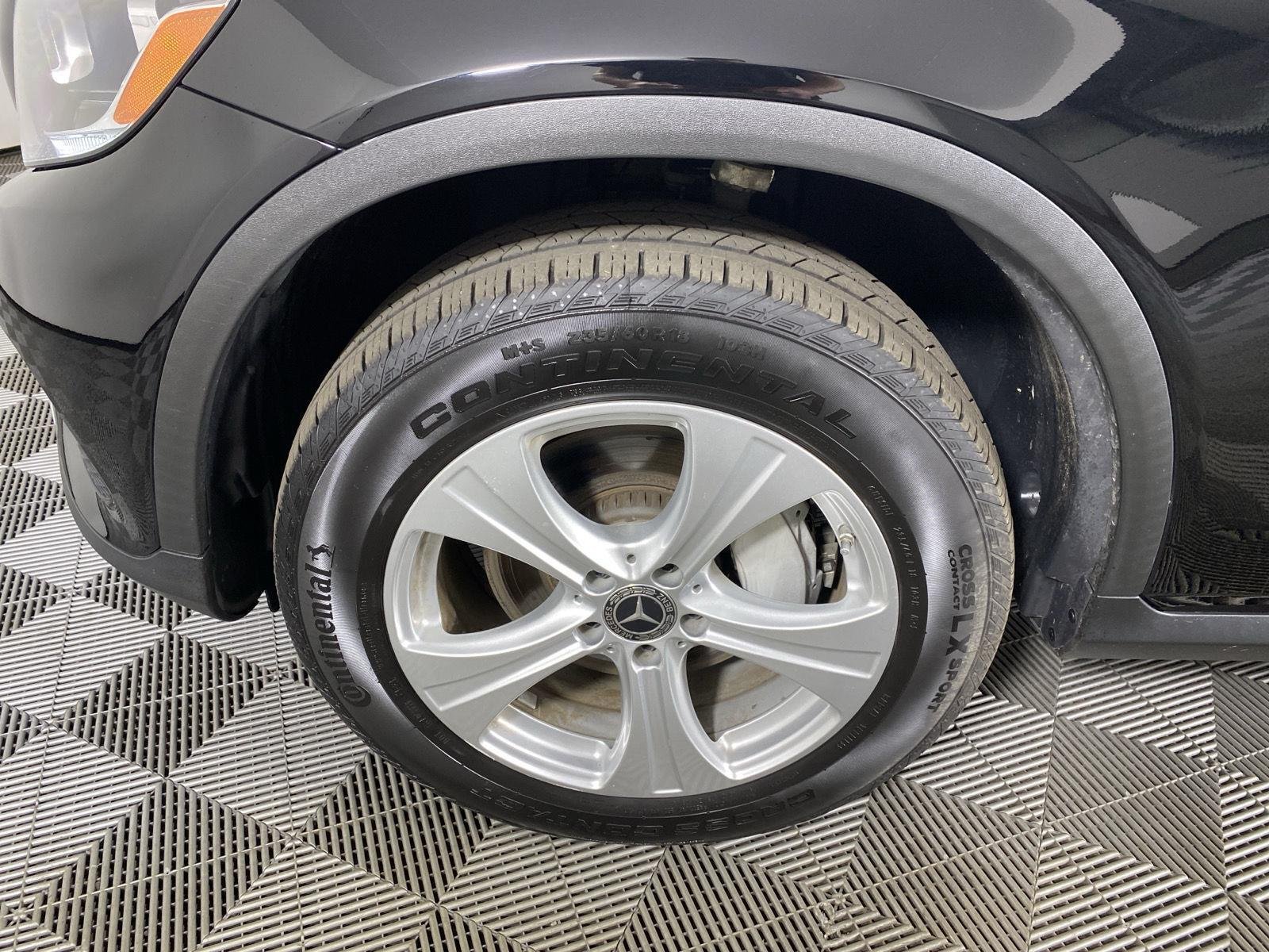Used 2018 Obsidian Black Metallic Mercedes-Benz GLC 300 image 10