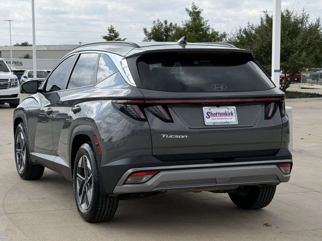 Used 2025 Gray Hyundai SEL Convenience image 4