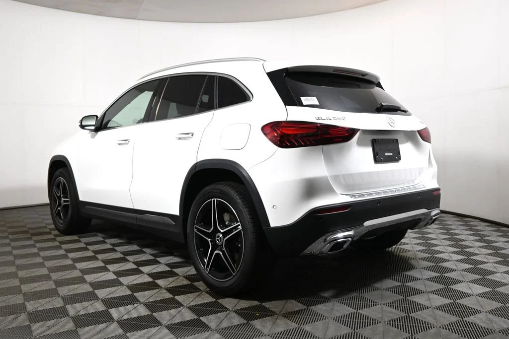 New 2026 White Mercedes-Benz GLA 250 image 5