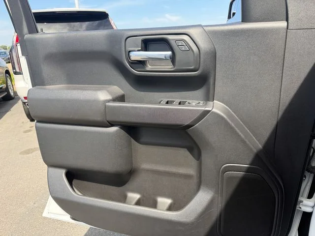 Used 2023 White Chevrolet Custom image 18
