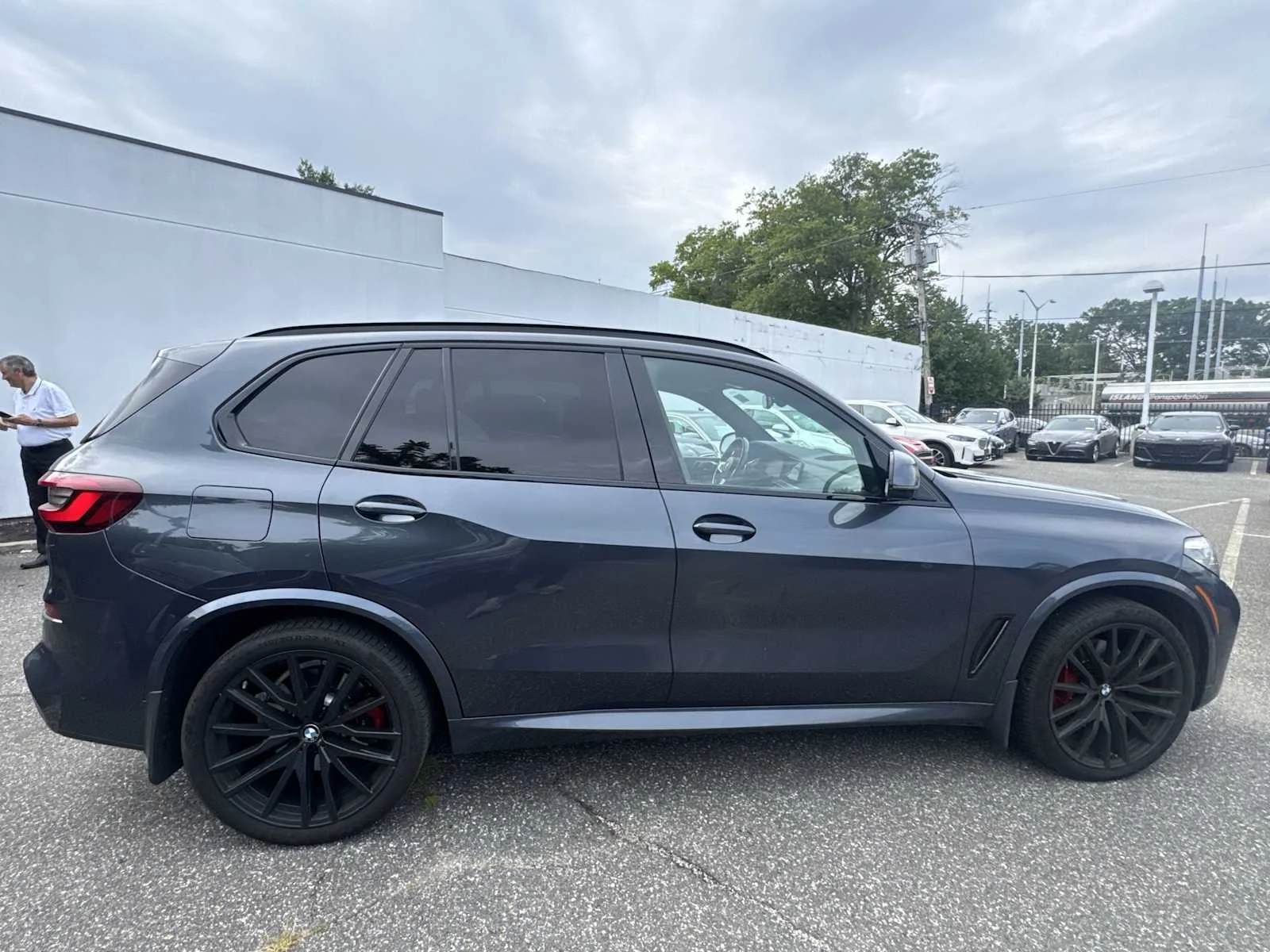Used 2021 Arctic Grey Metallic BMW xDrive40i image 9