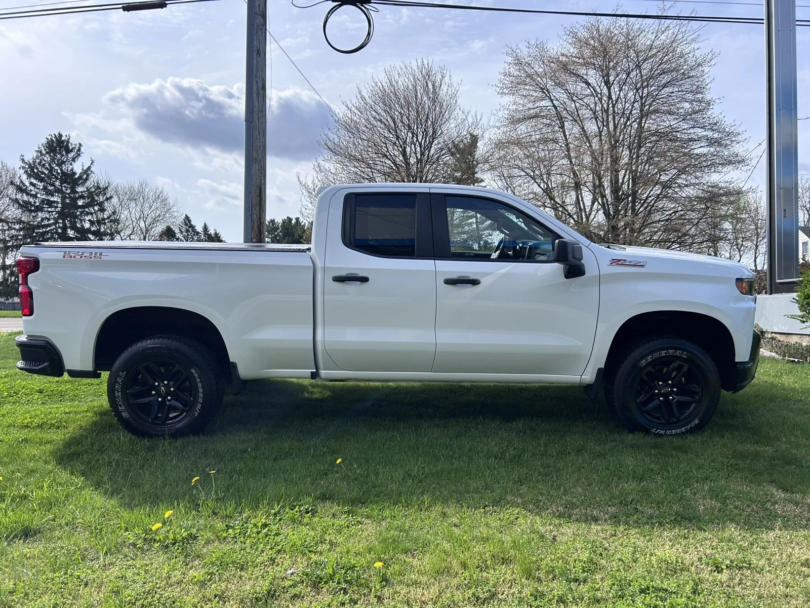 Used 2020 WHITE Chevrolet Custom Trail Boss image 3