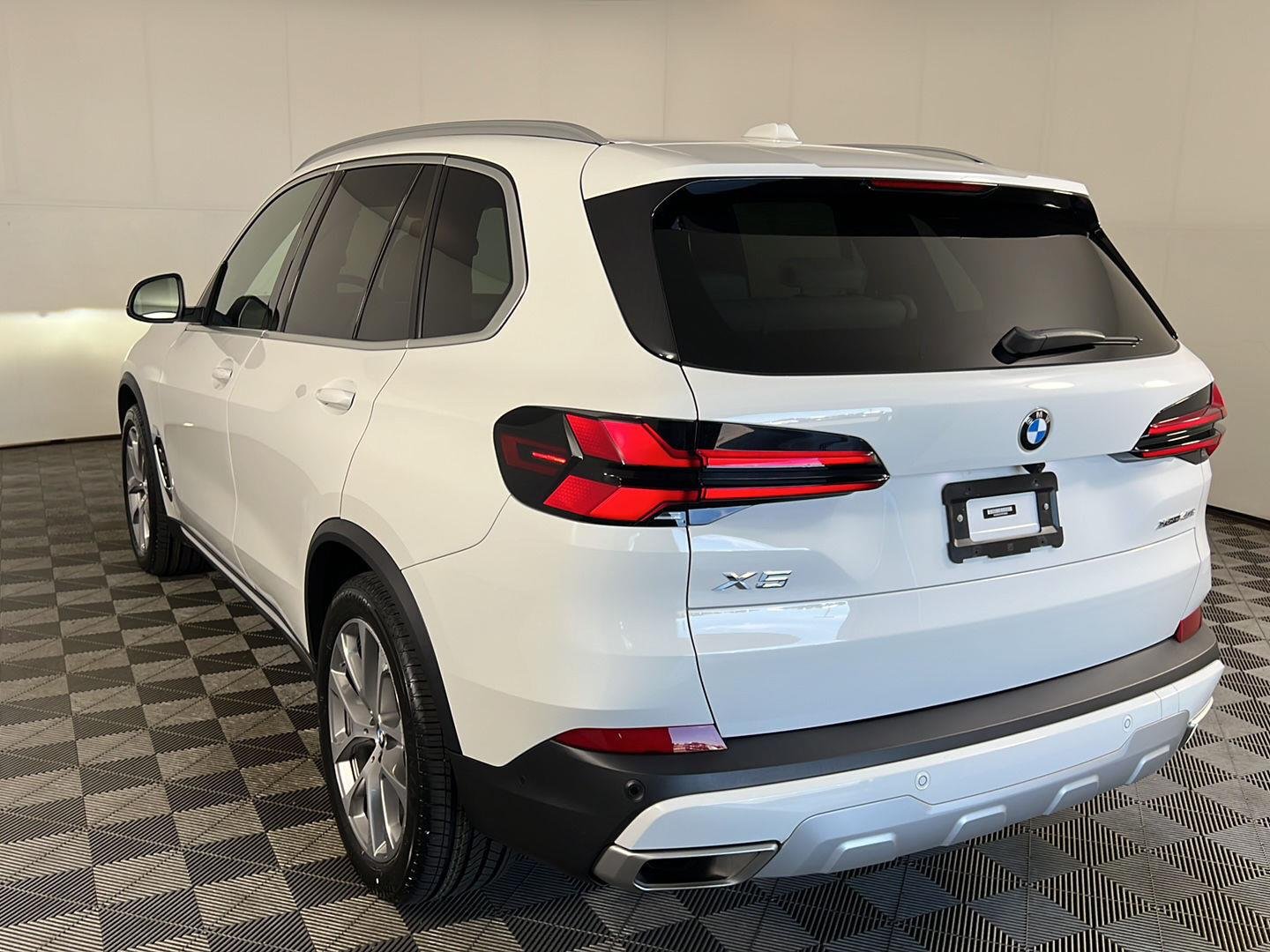 Certified Used 2024 Alpine White BMW xDrive40i image 9