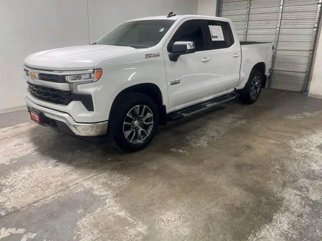 Used 2026 Summit White Chevrolet LT image 3