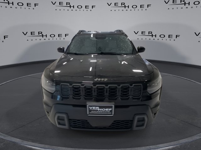 New 2026 Diamond Black Crystal Pearl-Coat Exterior Paint Jeep Laredo image 3