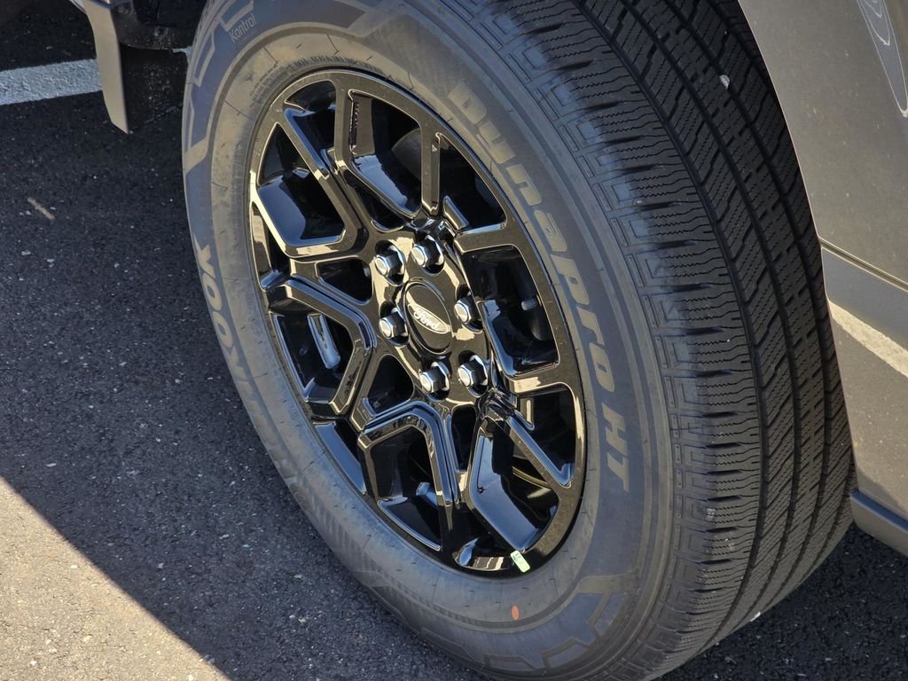 New 2026 Carbonized Gray Metallic Ford XLT image 39