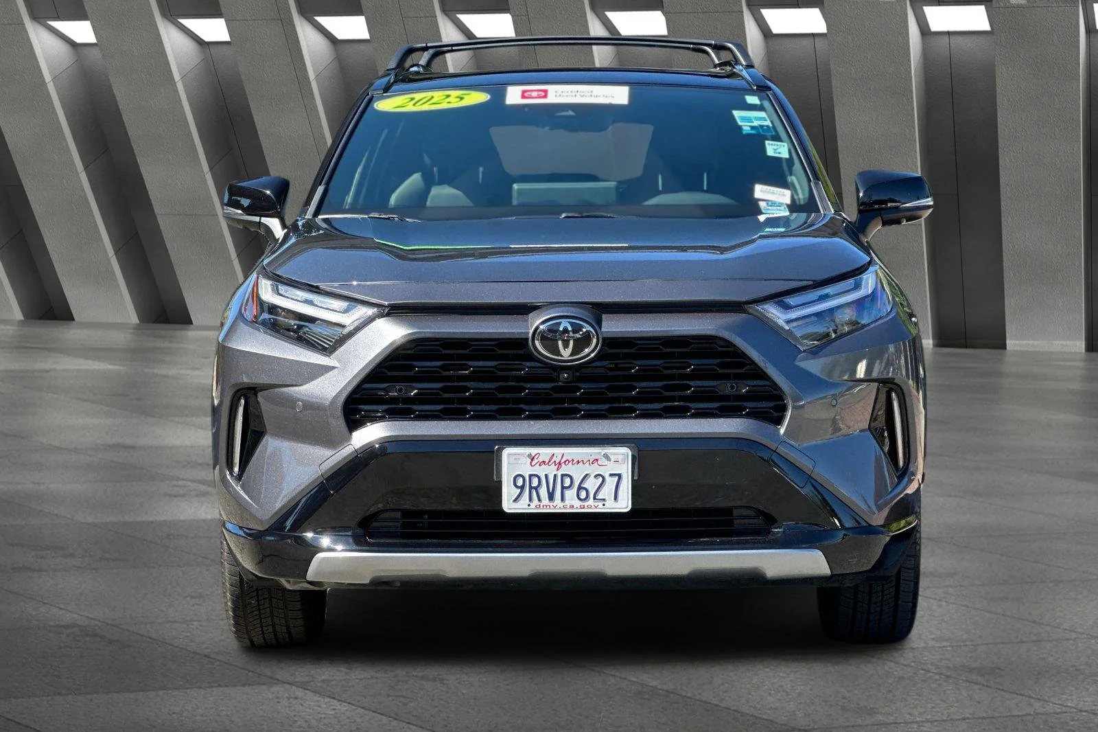 2025 Toyota RAV4 XSE - Photo 15