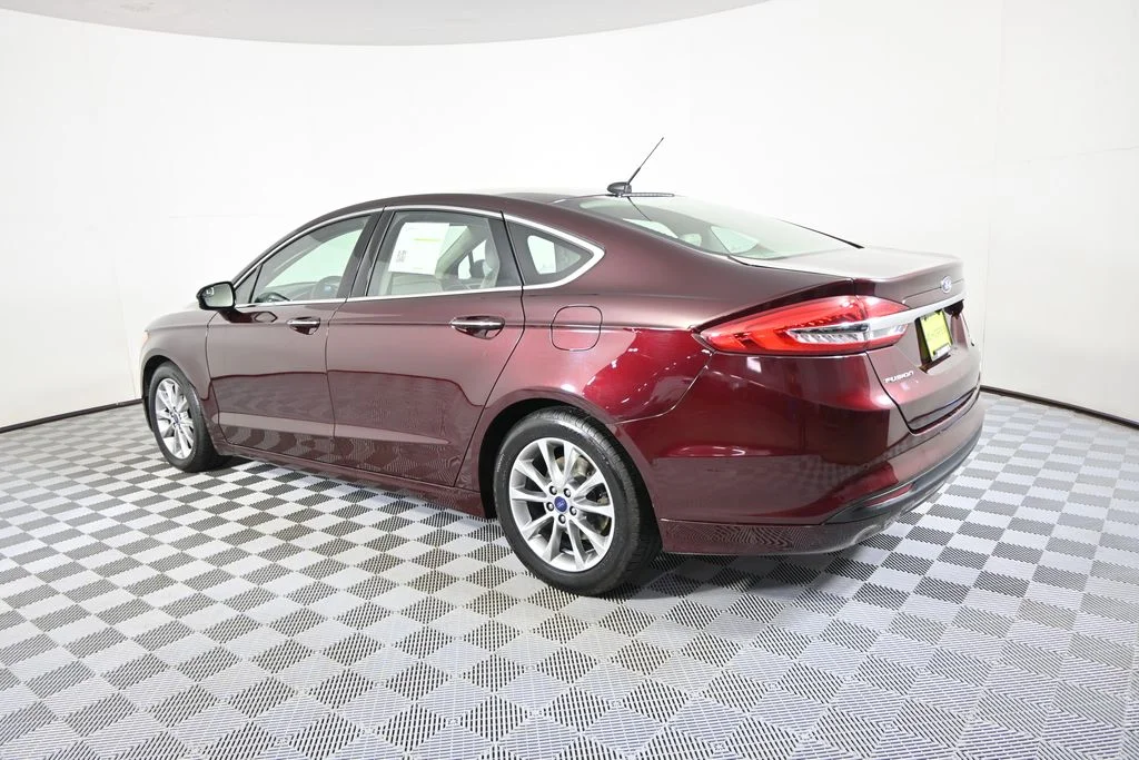 Used 2017 Red Ford SE image 4