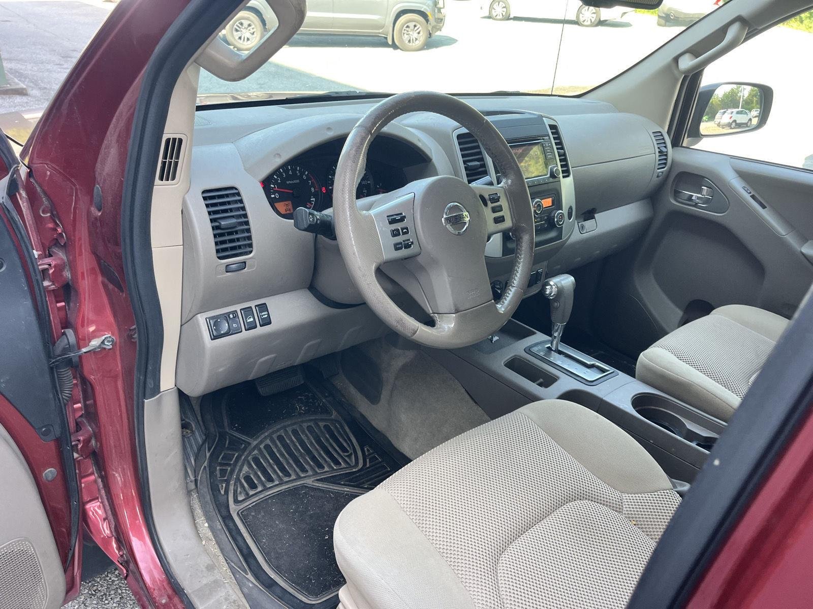 Used 2016 Cayenne Red Nissan SV image 10